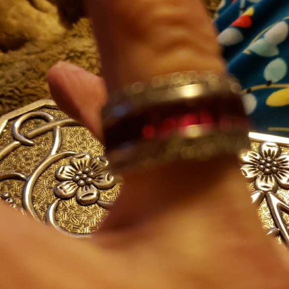 Beautiful vintage 925 ruby and cz ring - Picture 2 of 9